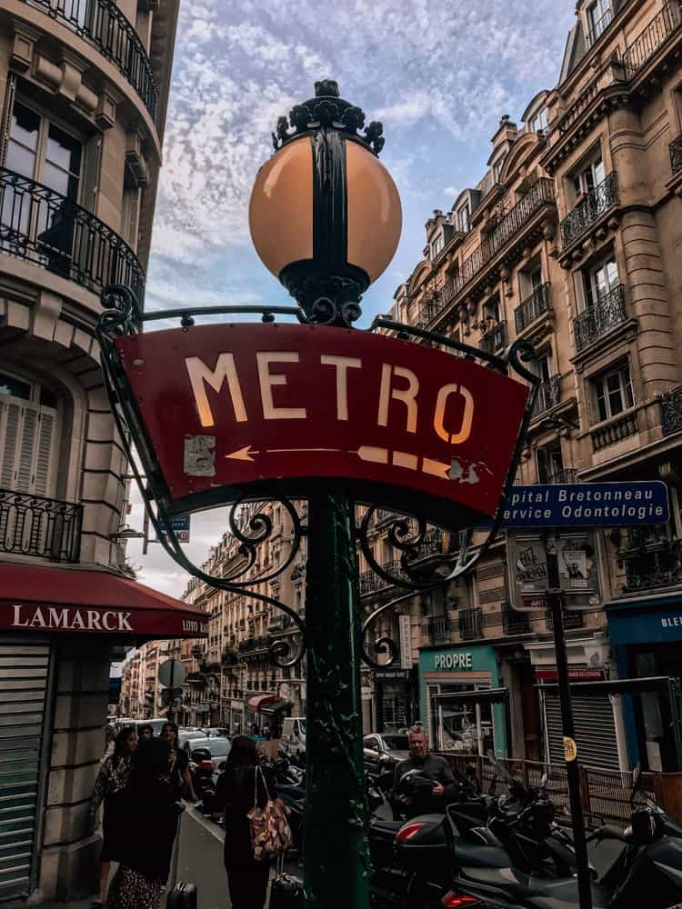 Metro sign in Paris
