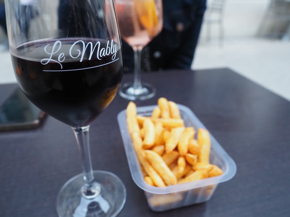 Wine and fries at Le Mably in Dijon