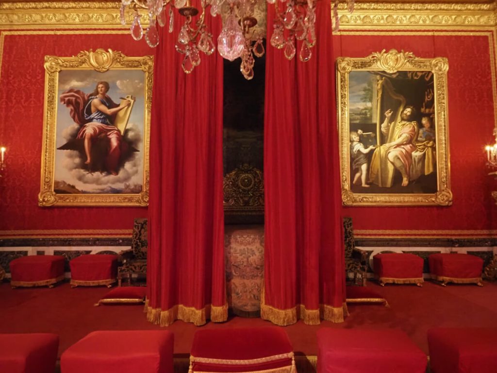 Red bedroom in Versailles
