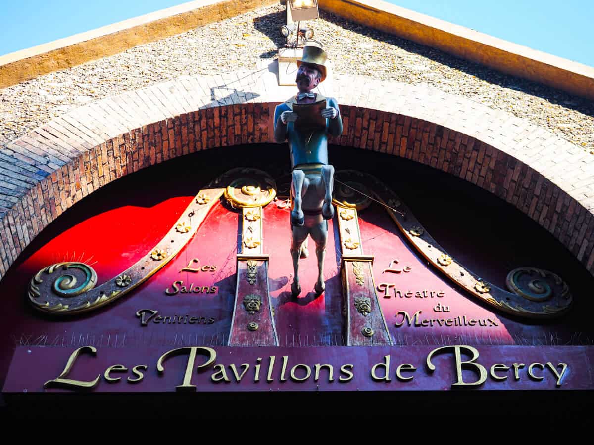 Les Pavillons de Bercy entrance