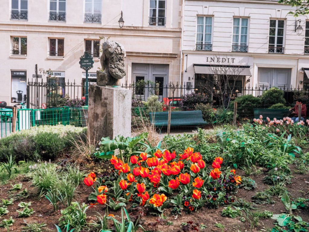 Spring tulips in Paris