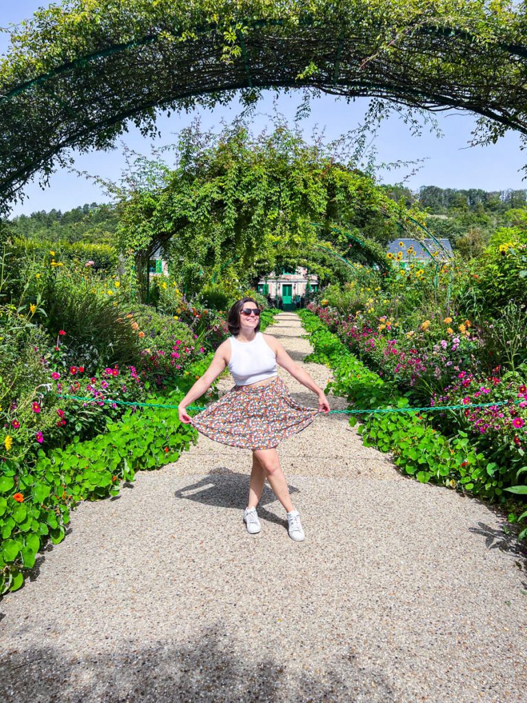 Kat in Giverny 6