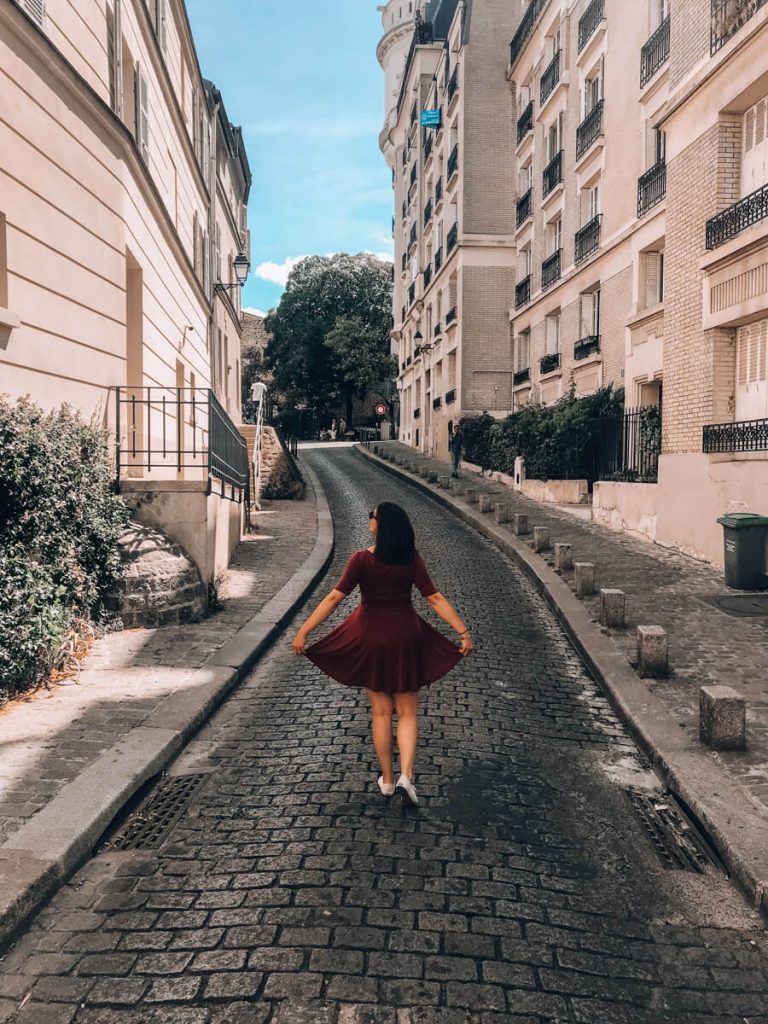 Kat strolling in Montmartre