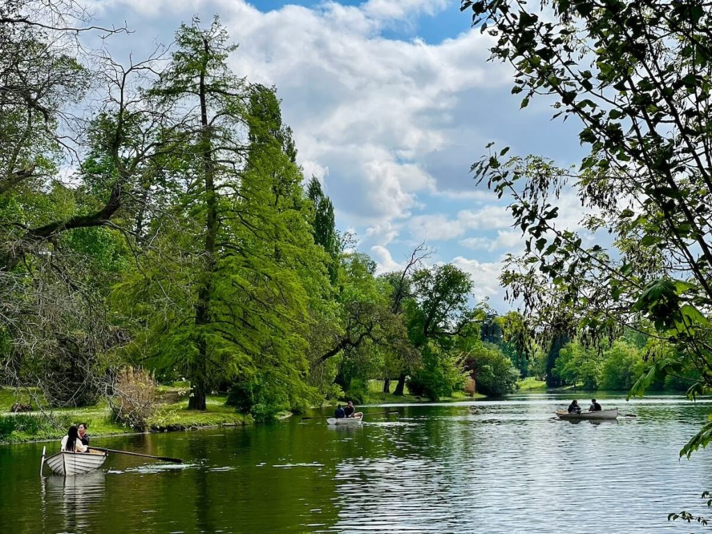 Paris in the Summer - lake in Bois de Boulogne