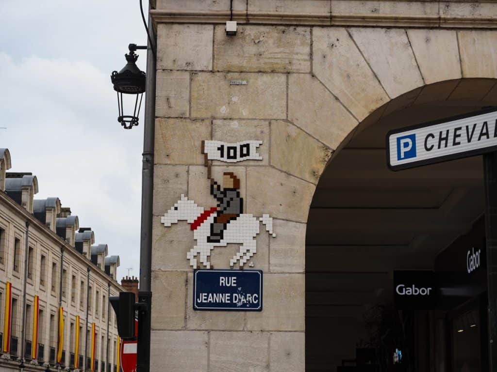 Joan of Arc art at Rue Jeanne d'Arc