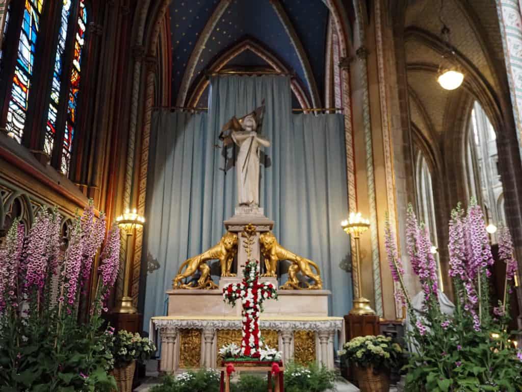 Joan of Arc statue at Cathédrale Sainte-Croix d'Orléans 3