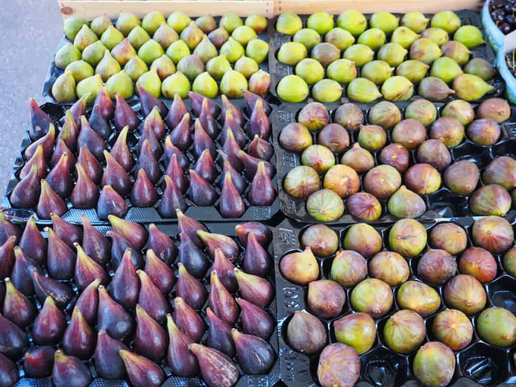 Figs at a market in L'Isle-sur-la-Sorgue