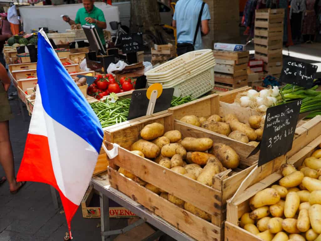 veggie stand in L'Isle-sur-la-Sorgue