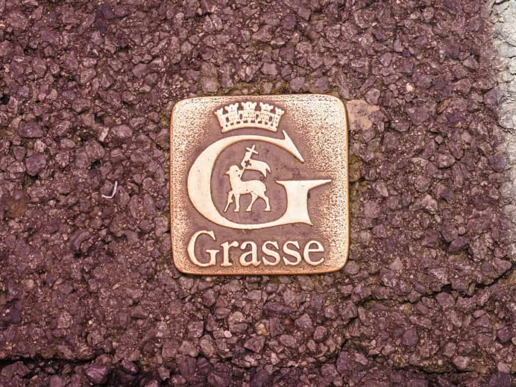 Grasse plaque on the ground