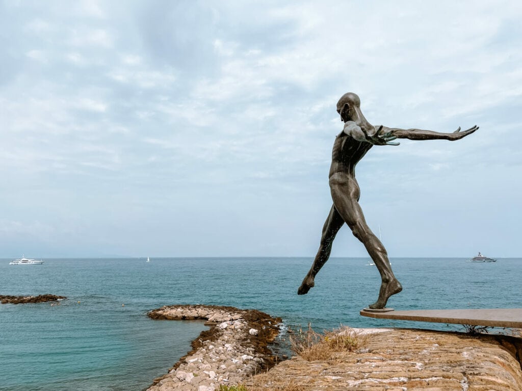 Statue looking as if it will jump into the ocean in Antibes 2
