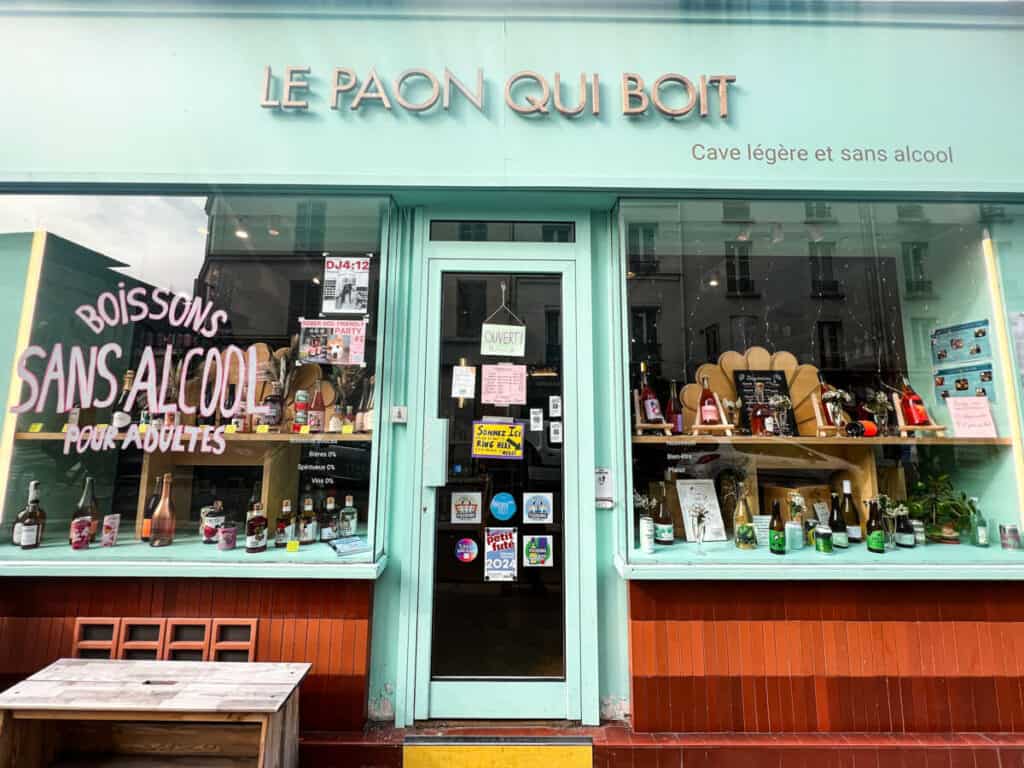 Le Paon Qui Boit
