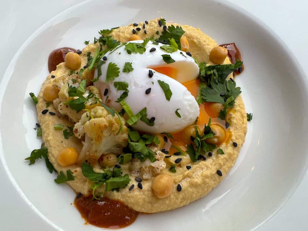 La Boite aux Lettres egg and hummus dish