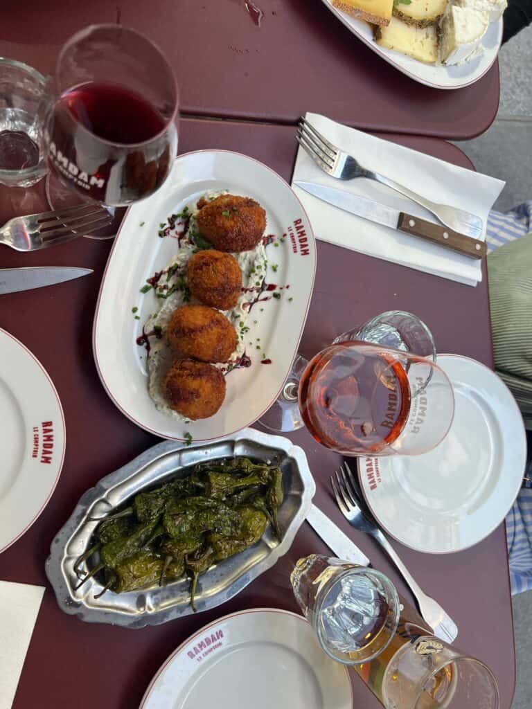 Ramdam le Comptoir small plates and glasses of wine on the table