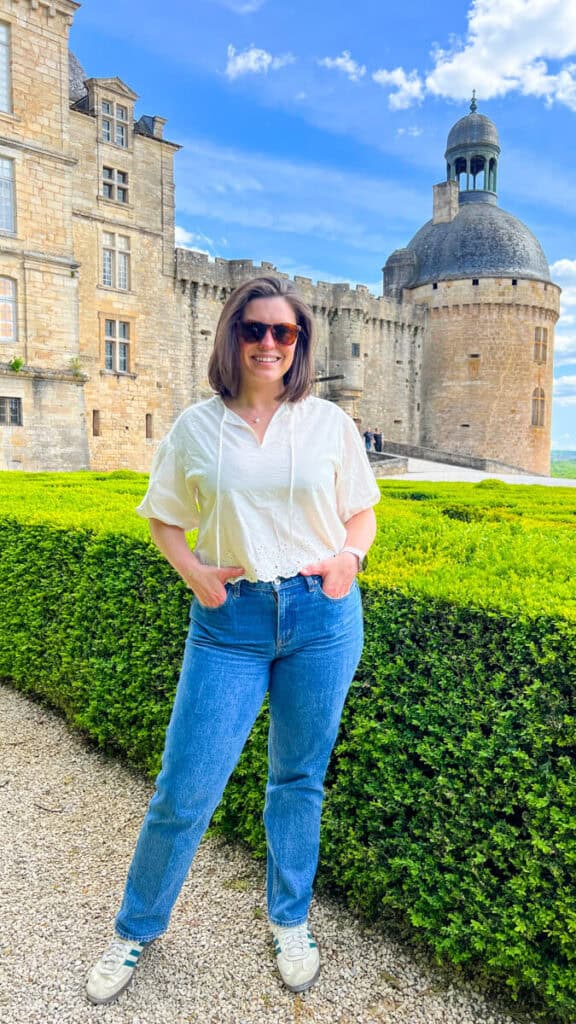 Kat in front of Chateau de Hautefort