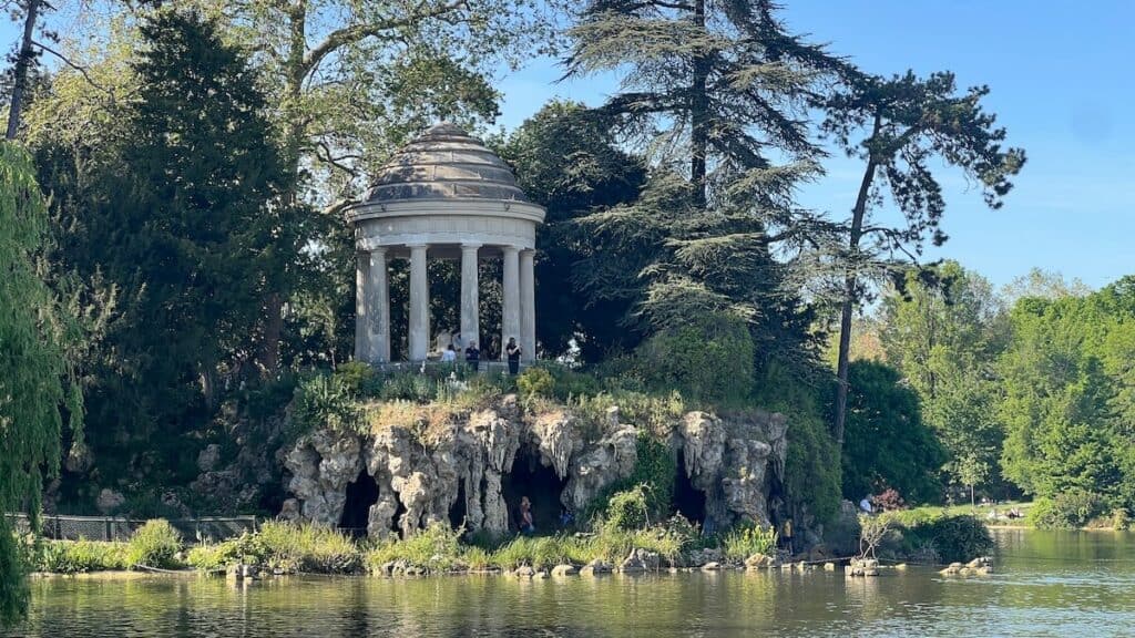 Love Temple on Lac Daumesnil in Bois de Vincennes