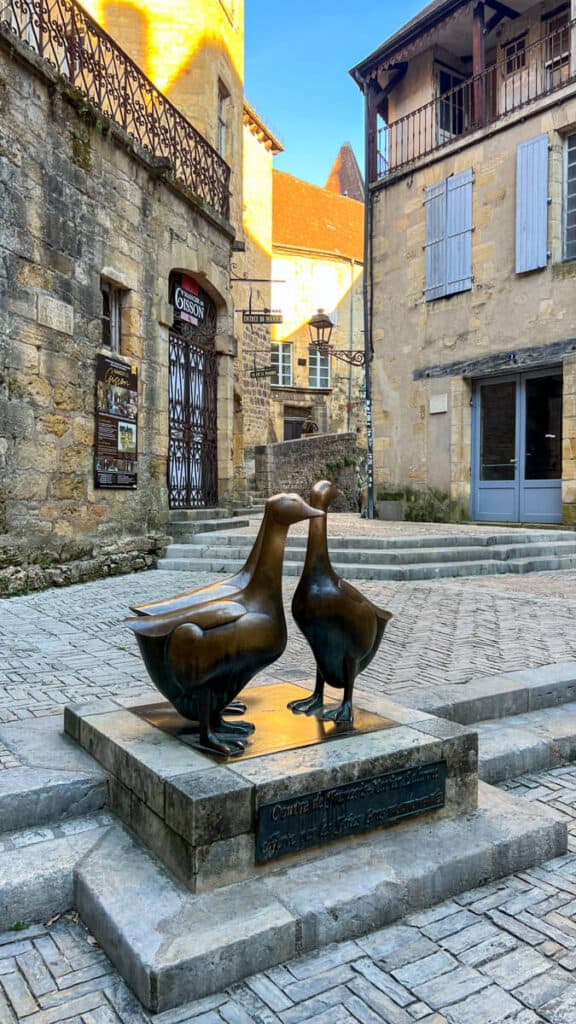 Goose statue in Sarlat-la-Caneda